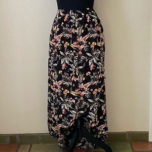 Style & Co maxi skirt. Black floral print. Size XL